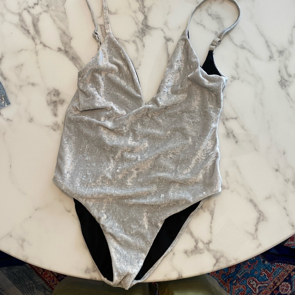 Leith Made in USA Silver Velour V-Neck Backless Bodysuit, Size M